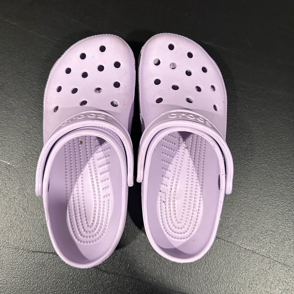 Girls crocs size 6- lilac color. Lightly worn